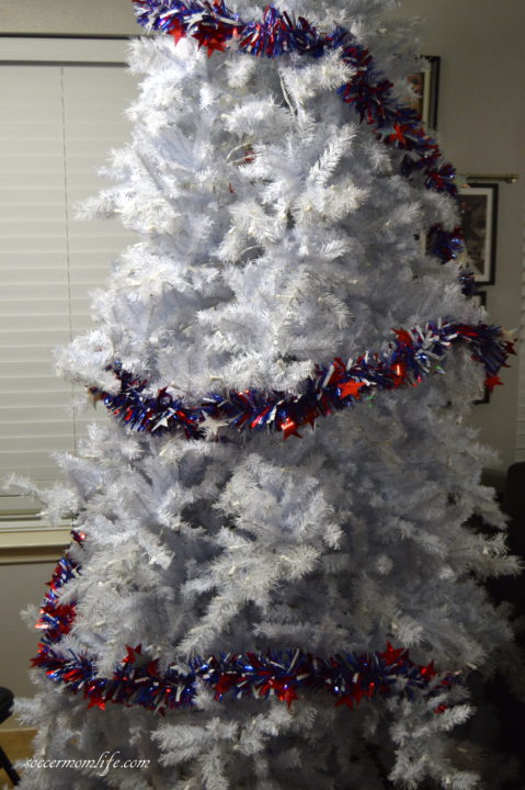 decorating a 4th of July tree